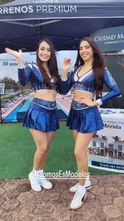 Activando en la cancha del @estadiomorelos con el @ca_morelia 🫡 #activaciones #edecanes #btl