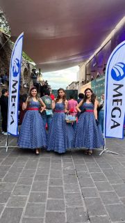 🎞 Estilo vintage, cine y presencia con actitud 🎬
Nuestro Promotion Team acompañando una noche especial en el Festival internacional de Cine de #Morelia.
✨ Siempre cerca del arte, siempre #EsModelos
#SomosEsModelos #EsModelos #EsModelosTeam #FestivalDeCine #Activaciones #CineConEstilo #FICM