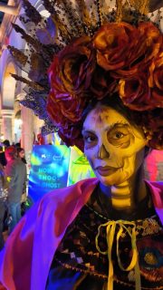 Participamos en una de las fiestas del Festival Internacional de Cine de Morelia: la fiesta de la productora Piano, presentada por Megacable, Conectamos tu vida . En colaboración con Magic Logística y Eventos estuvimos a cargo del happening y de algunas actividades muy michoacanas para dar la bienvenida a los invitados. Regalamos guirnaldas de flores, algodones de azúcar, un delicioso gazpacho con mezcal y, por supuesto, unas refrescantes paletas de hielo a base de mezcal y tequila. Las catrinas y los viejitos zanqueros fueron todo un éxito.  #magiceventos #e#eventosmorelia #FiestaMorelia