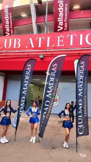 Desde la cancha del #EstadioMorelos apoyando al @ca_morelia con el equipo de @ciudad.maderas con el mejor equipo de promoción #somosesmodelos #activaciones #edecanes